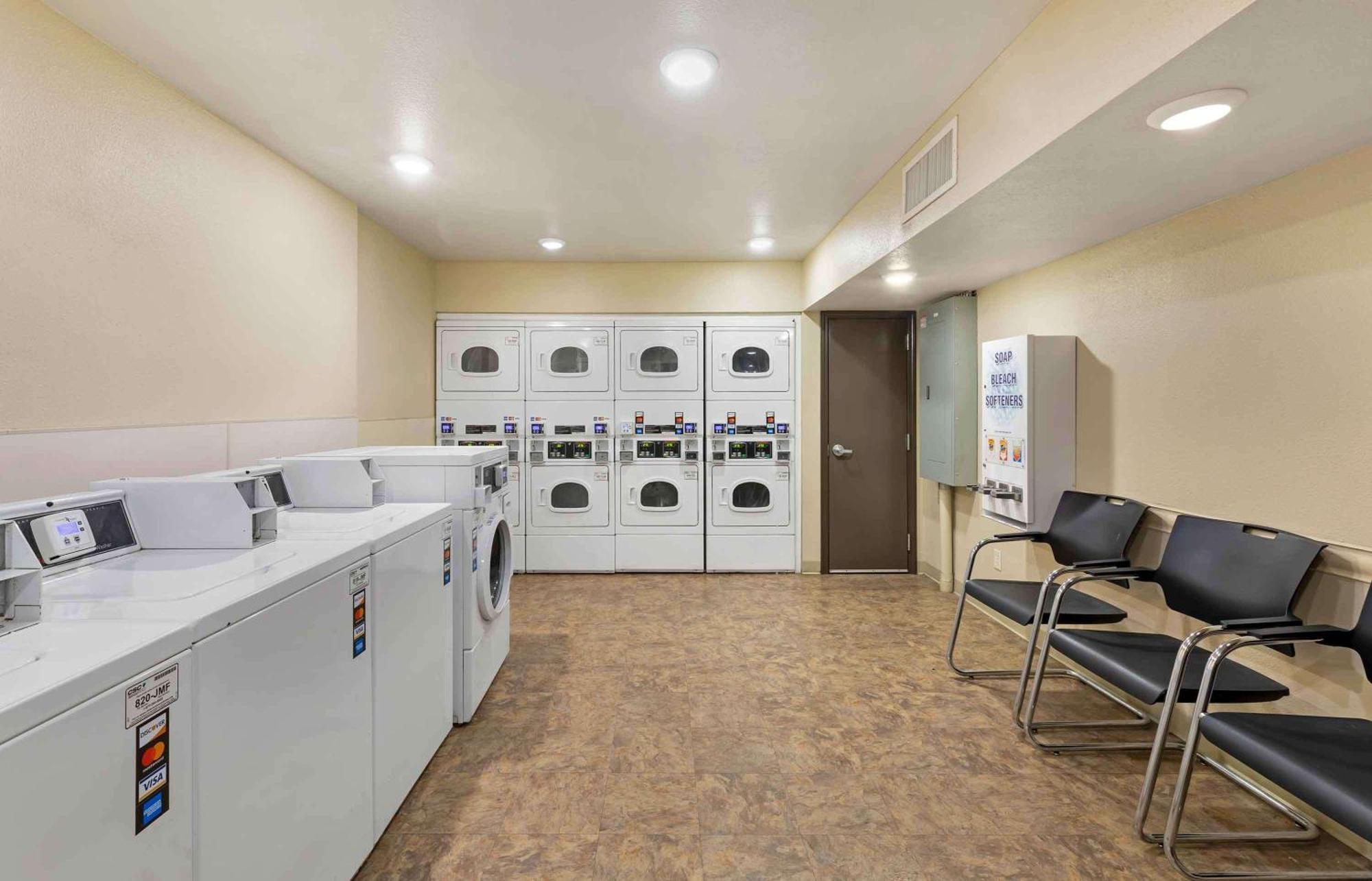 Extended Stay America Select Suites - Cleveland - Airport Dış mekan fotoğraf