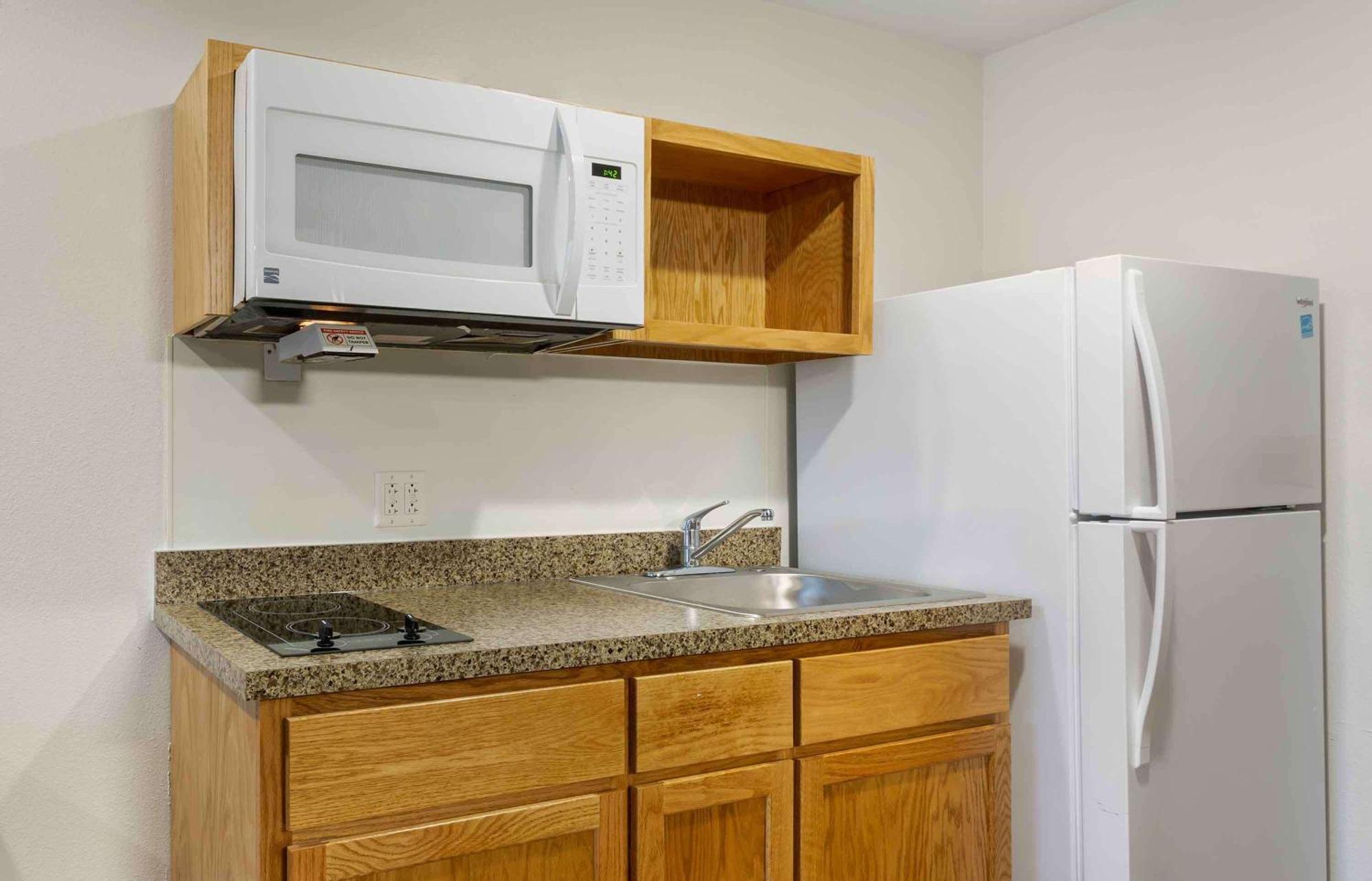 Extended Stay America Select Suites - Cleveland - Airport Dış mekan fotoğraf